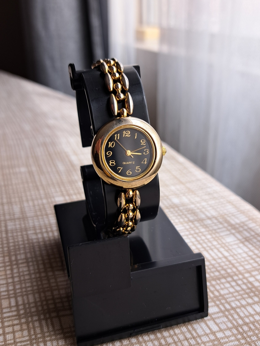 Source Unknown Gold and Black Women's Quartz Bracelet Watch
